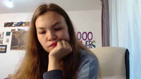 Snapshot of glitter_doll chatting on 09.10.25 glitter_doll online show from 09.10.25