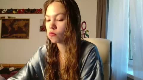 Snapshot of glitter_doll chatting on 09.11.25 glitter_doll online show from 09.11.25