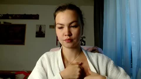 Snapshot of glitter_doll chatting on 09.30.25 glitter_doll online show from 09.30.25