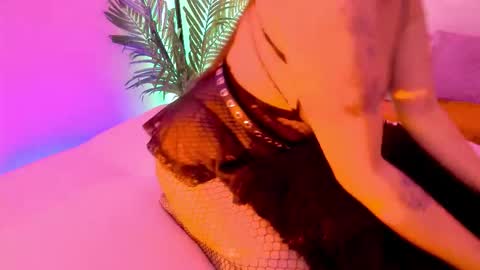 Mimi online show from 10.25.25