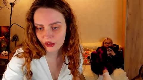 Gloria Wood online show from 03.11.25