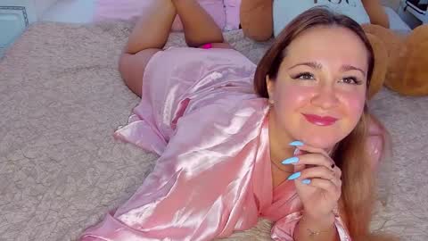 Snapshot of gloriamistress chatting on 09.18.25 gloriamistress online show from 09.18.25