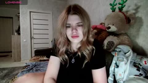 Snapshot of glossy_girl_1 chatting on 12.02.24 Roxy online show from 12.02.24