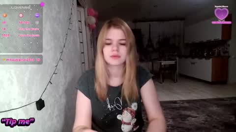 Snapshot of glossy_girl_1 chatting on 01.07.25 Roxy online show from 01.07.25