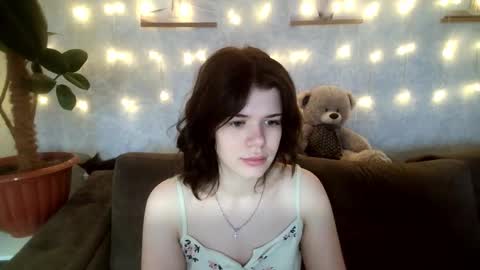 Snapshot of glossy_girl_1 chatting on 11.11.25 Roxy online show from 11.11.25