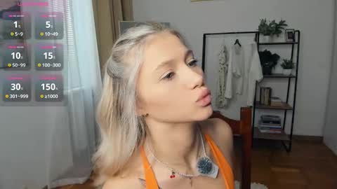 Snapshot of glossybabe_ chatting on 11.02.25 Cherry online show from 11.02.25