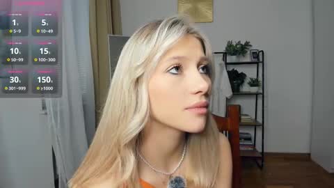 Snapshot of glossybabe_ chatting on 11.21.25 Cherry online show from 11.21.25