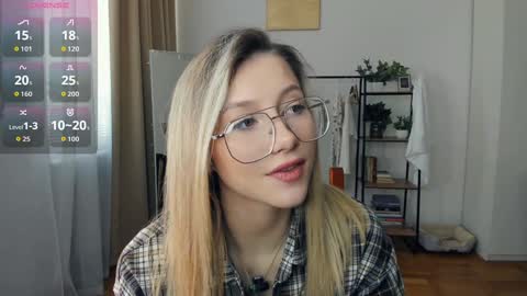 Snapshot of glossybabe_ chatting on 03.26.26 Cherry online show from 03.26.26