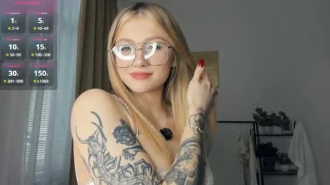 Snapshot of glossybabe_ chatting on 04.23.26 Cherry online show from 04.23.26