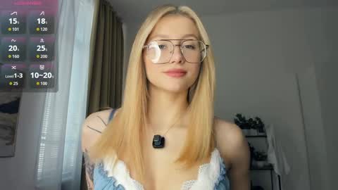 Snapshot of glossybabe_ chatting on 04.26.26 Cherry online show from 04.26.26