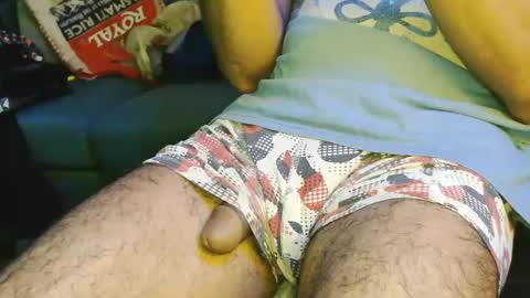 Snapshot of glossyshaft chatting on 12.11.24 Llusef online show from 12.11.24