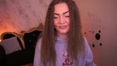 Snapshot of glow_kitten chatting on 04.02.26 glow_kitten online show from 04.02.26