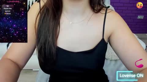 Snapshot of glowmimi chatting on 11.28.25 Mia online show from 11.28.25