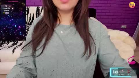 Snapshot of glowmimi chatting on 12.04.25 Mia online show from 12.04.25