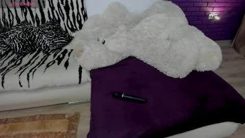 Mia online show from 05.15.26