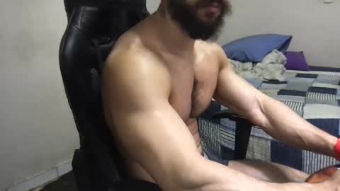 Snapshot of god_hunkules chatting on 01.02.25 god hunkules online show from 01.02.25