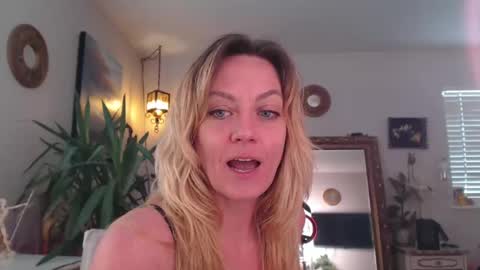 Alisha Dallas online show from 02.20.25