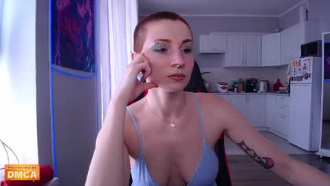 Elpis Foxter online show from 06.30.26