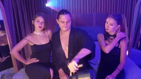   330 UTC2 girls   online show from 02.11.26