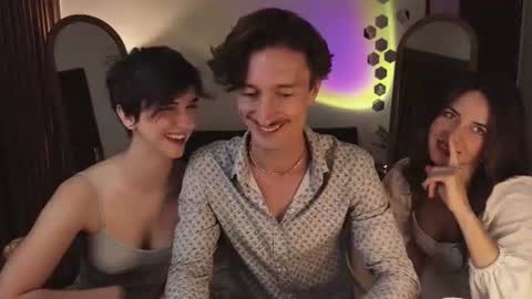 Snapshot of goddess_marylin chatting on 07.25.26 330 UTC2 girls online show from 07.25.26