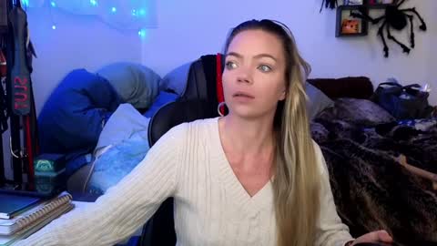 Snapshot of goddess_of_mars chatting on 01.09.25 Patricia Mars Goddess of Mars twitter thegoddessmindy online show from 01.09.25