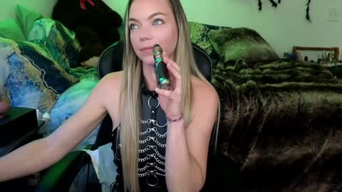 Snapshot of goddess_of_mars chatting on 01.28.25 Patricia Mars Goddess of Mars twitter thegoddessmindy online show from 01.28.25