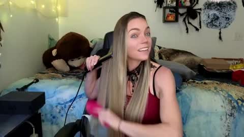 Snapshot of goddess_of_mars chatting on 02.18.25 Patricia Mars Goddess of Mars twitter thegoddessmindy online show from 02.18.25