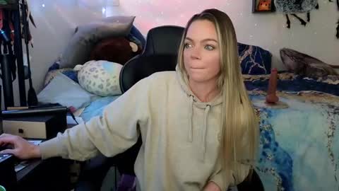 Snapshot of goddess_of_mars chatting on 02.27.25 Patricia Mars Goddess of Mars twitter thegoddessmindy online show from 02.27.25