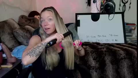 Snapshot of goddess_of_mars chatting on 09.16.25 Patricia Mars Goddess of Mars twitter thegoddessmindy online show from 09.16.25