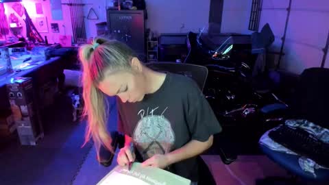 Snapshot of goddess_of_mars chatting on 10.23.25 Patricia Mars Goddess of Mars twitter thegoddessmindy online show from 10.23.25