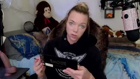 Snapshot of goddess_of_mars chatting on 11.06.25 Patricia Mars Goddess of Mars twitter thegoddessmindy online show from 11.06.25