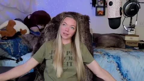 Snapshot of goddess_of_mars chatting on 11.18.25 Patricia Mars Goddess of Mars twitter thegoddessmindy online show from 11.18.25