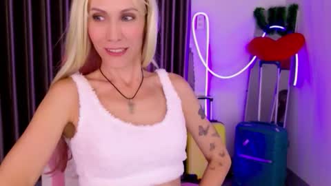 Snapshot of goddess_stars chatting on 02.20.26 Katarina online show from 02.20.26