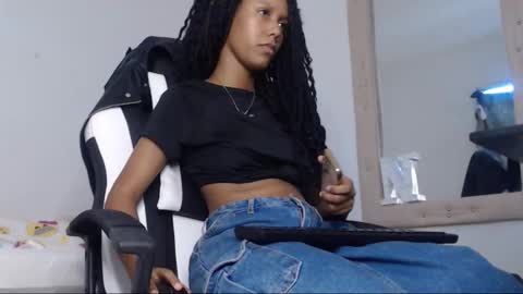 Snapshot of goddess_valen chatting on 11.17.25 goddess_valen online show from 11.17.25