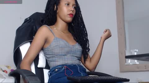 Snapshot of goddess_valen chatting on 11.25.25 goddess_valen online show from 11.25.25