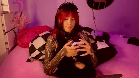 Snapshot of goddess_vee_ chatting on 02.28.26 vee online show from 02.28.26