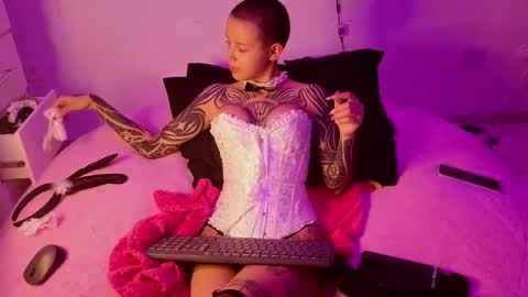 Snapshot of goddess_vee_ chatting on 03.05.26 vee online show from 03.05.26