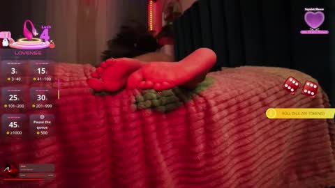 Snapshot of goddesscarameltoez chatting on 12.13.25 Goddess Caramel Toez online show from 12.13.25