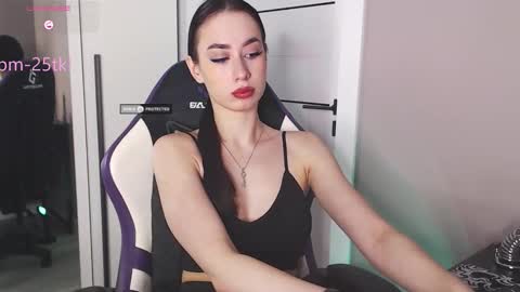 Snapshot of goddessemmmyy chatting on 02.08.26 Goddess EmmaBratt princess online show from 02.08.26