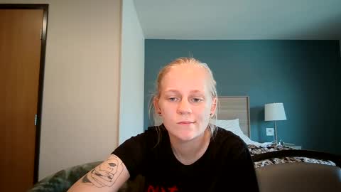 feyaa22 online show from 09.09.25