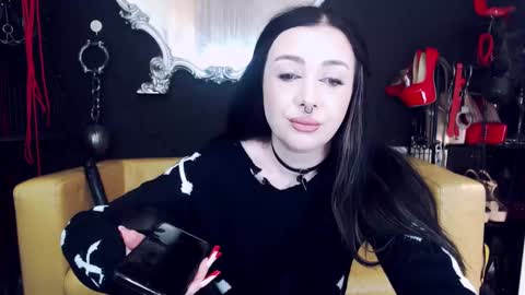 Snapshot of goddessgeorgia chatting on 01.04.25 Goddess Georgia online show from 01.04.25