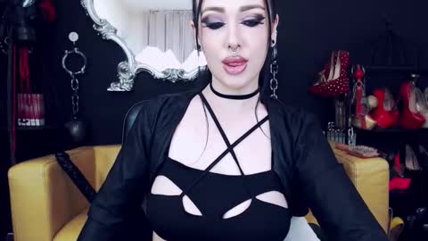 Snapshot of goddessgeorgia chatting on 10.03.25 Goddess Georgia online show from 10.03.25