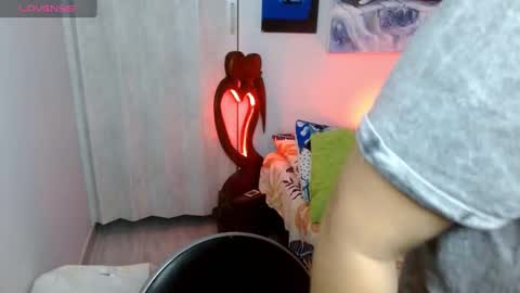  Naih Reyes online show from 10.13.25