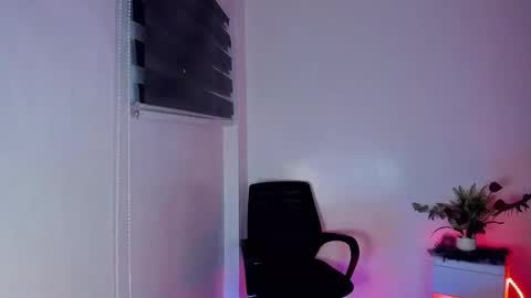 Snapshot of goddessoflostxx chatting on 09.16.25 JENNIFER online show from 09.16.25