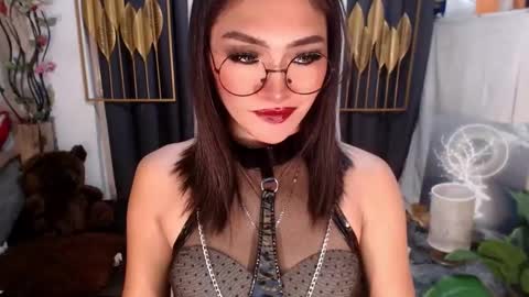 Snapshot of goddessquinnie chatting on 03.10.25 quinnie online show from 03.10.25
