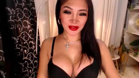 Snapshot of goddessquinnie chatting on 10.05.25 quinnie online show from 10.05.25