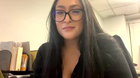 Snapshot of goddessxxrosexx chatting on 01.16.25 GoddessxxRosexx online show from 01.16.25