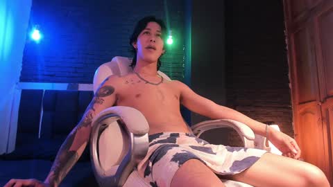 Snapshot of godly_huan chatting on 12.19.24 HUAN online show from 12.19.24