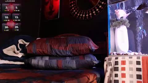 Snapshot of godly_huan chatting on 11.16.25 HUAN online show from 11.16.25