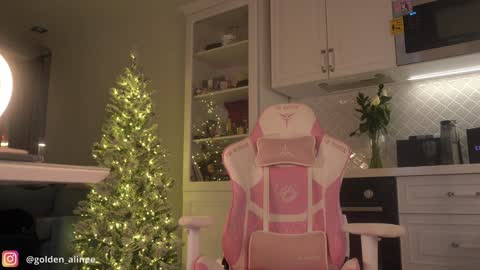 Snapshot of golden_alinee chatting on 01.09.25 Aline meow   online show from 01.09.25